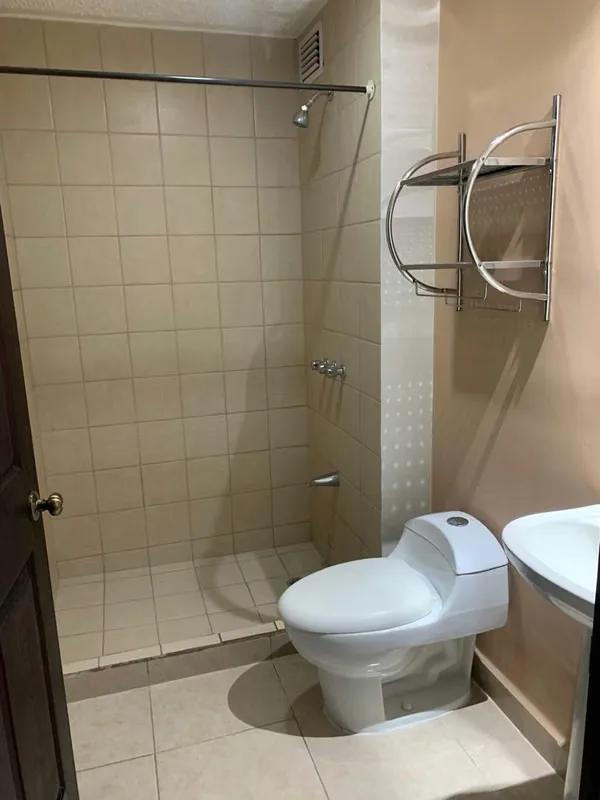 Rebajado !! Apartamento en concasa para alquiler : Condominio Villas del Campo,segundo piso ,disponible a partir del 15 de setiembre , 2 parqueos , uno techado, photo 2