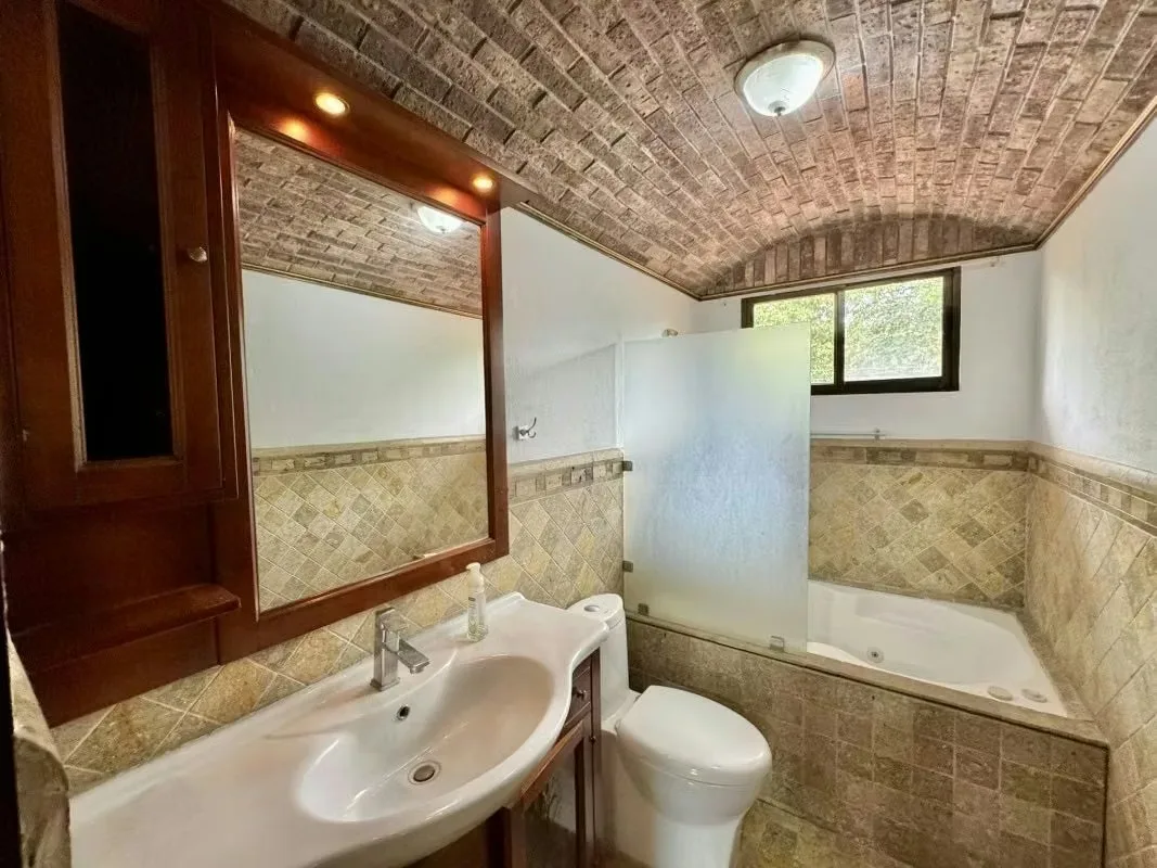 Una casa diferente dentro de Villas de Valencia: amplia, con carácter arquitectónico, jardín privado y ..., photo 12
