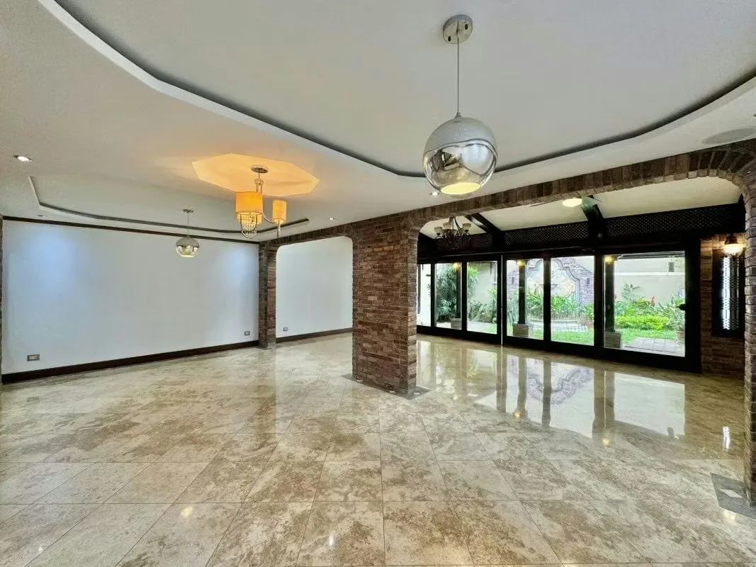 Una casa diferente dentro de Villas de Valencia: amplia, con carácter arquitectónico, jardín privado y ..., photo 3