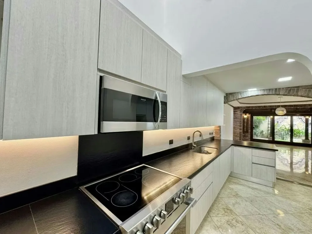 Una casa diferente dentro de Villas de Valencia: amplia, con carácter arquitectónico, jardín privado y ..., photo 4