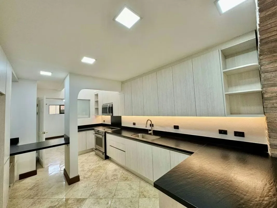 Una casa diferente dentro de Villas de Valencia: amplia, con carácter arquitectónico, jardín privado y ..., photo 6
