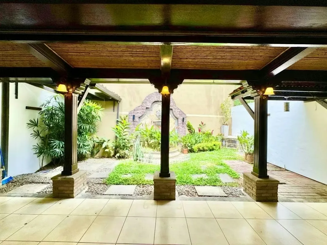 Una casa diferente dentro de Villas de Valencia: amplia, con carácter arquitectónico, jardín privado y ..., photo 7