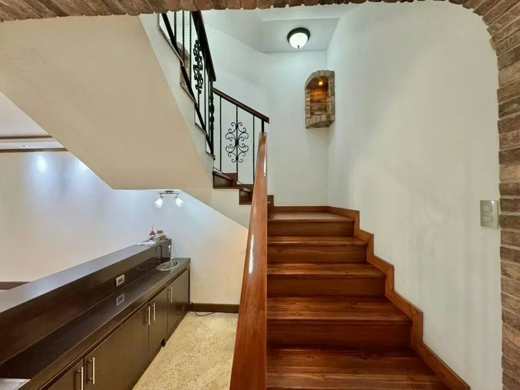 Una casa diferente dentro de Villas de Valencia: amplia, con carácter arquitectónico, jardín privado y ..., photo 10