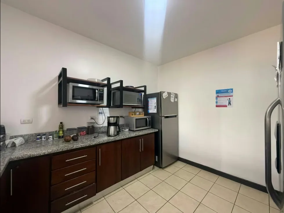 Se vende un edificio comercial de un solo nivel con una ubicación privilegiada en el corazón de San Pedro, diseñado con un estilo moderno y construido con altos estándares de ..., photo 13