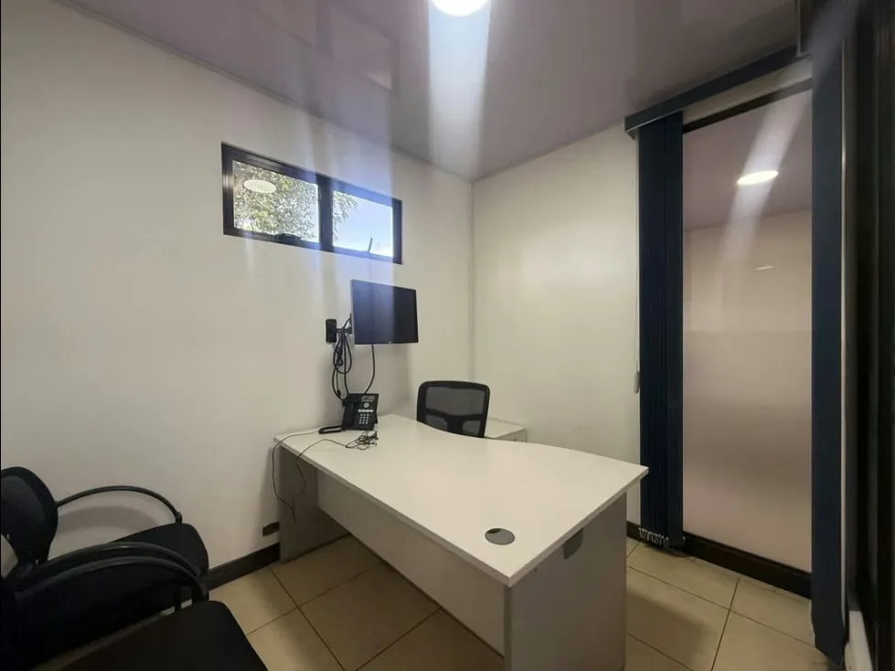 Se vende un edificio comercial de un solo nivel con una ubicación privilegiada en el corazón de San Pedro, diseñado con un estilo moderno y construido con altos estándares de ..., photo 14
