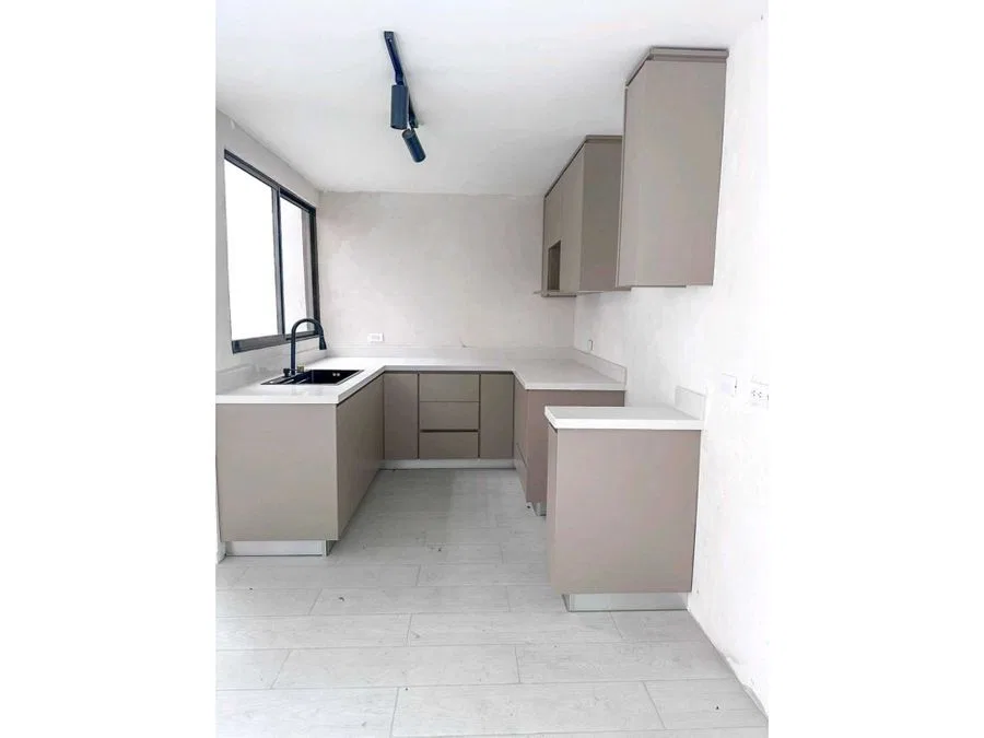 Casa en Escazú | Residencial u Oficina | 3 Hab. | 3 Parqueos | $2.500