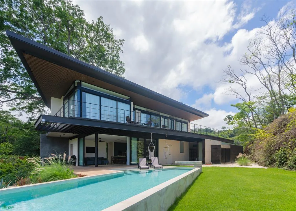 Skyraider Villa – Casa de Lujo con Vista al Mar en Nosara
