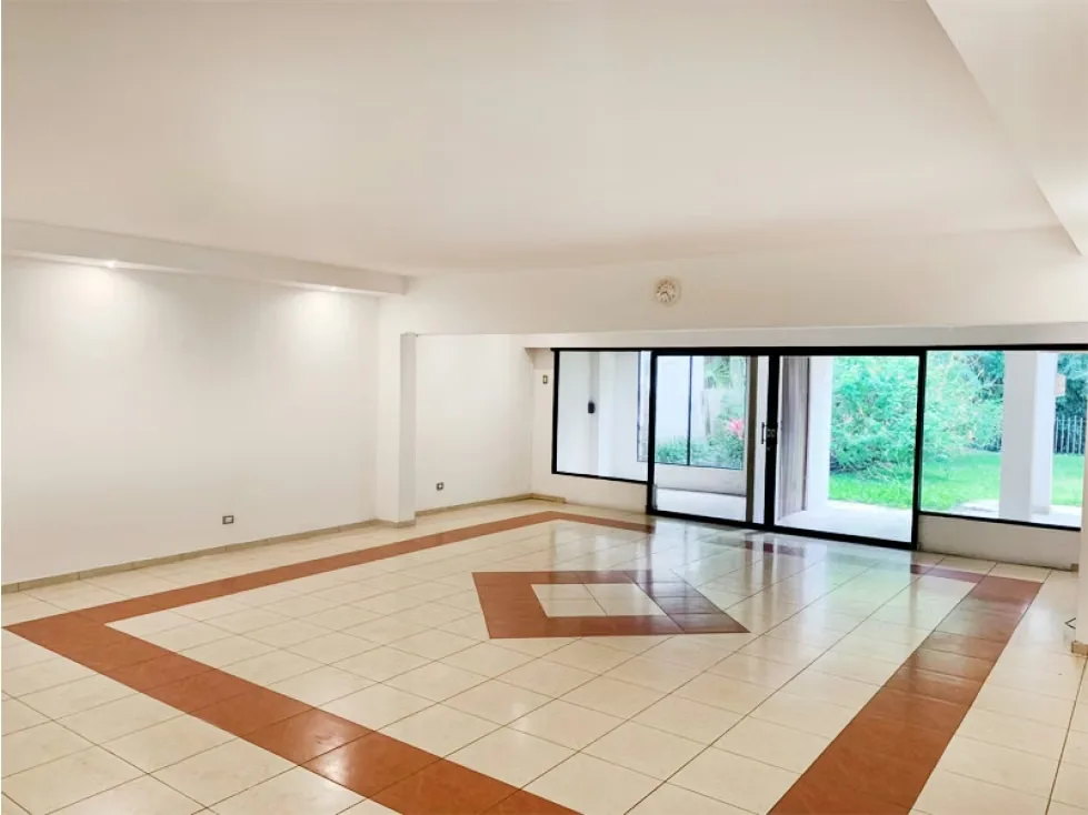 ¿Buscas una casa de ensueño en una de las zonas más exclusivas de Costa Rica? ¡Esta es tu oportunidad! Te presentamos esta espectacular casa en venta ubicada en Escazú, San José, ...