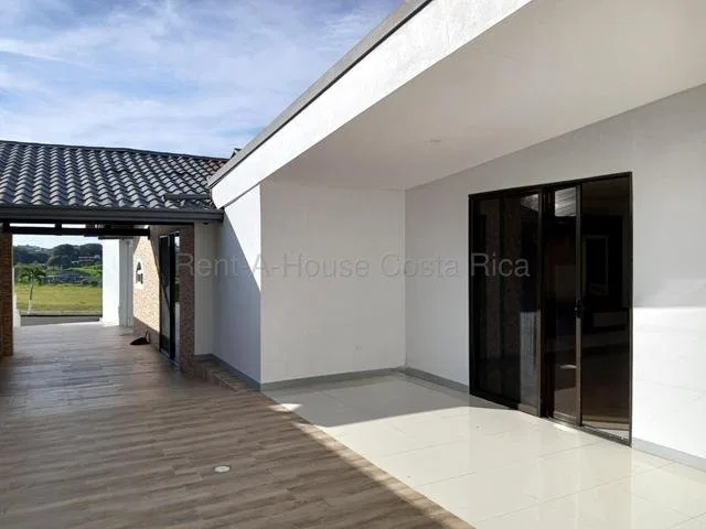Se vende hermosa casa en Condominio ubicado en Bolivar de Grecia. Nuevo Precio: colones. Hermosa y amplia propiedad con 312 m2 de terreno y 312 m2 de construccion, disenada para ..., photo 13