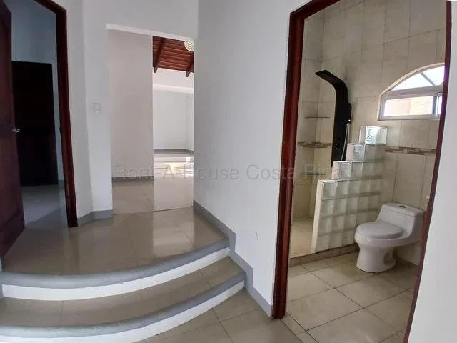 Se vende hermosa casa en Condominio ubicado en Bolivar de Grecia. Nuevo Precio: colones. Hermosa y amplia propiedad con 312 m2 de terreno y 312 m2 de construccion, disenada para ..., photo 15