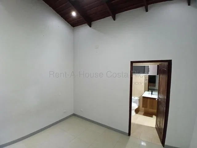 Se vende hermosa casa en Condominio ubicado en Bolivar de Grecia. Nuevo Precio: colones. Hermosa y amplia propiedad con 312 m2 de terreno y 312 m2 de construccion, disenada para ..., photo 18