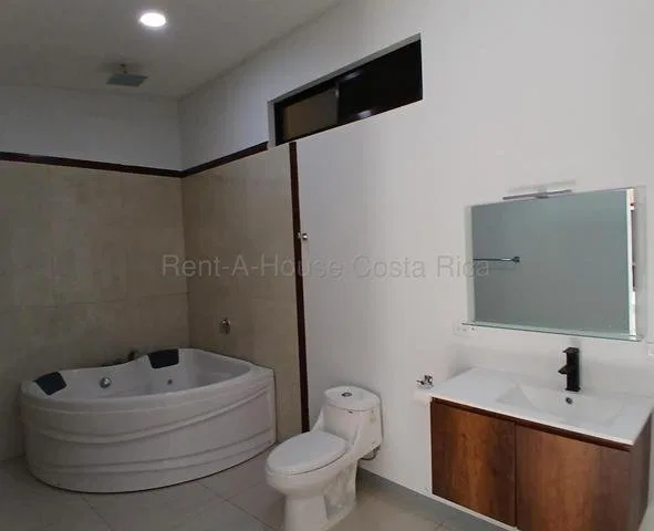 Se vende hermosa casa en Condominio ubicado en Bolivar de Grecia. Nuevo Precio: colones. Hermosa y amplia propiedad con 312 m2 de terreno y 312 m2 de construccion, disenada para ..., photo 10