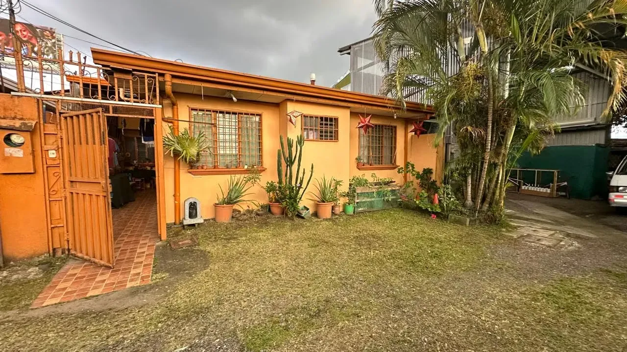 House with Mixed Land Use, Ideal for Various Activities in the Center of Zapote, photo 3