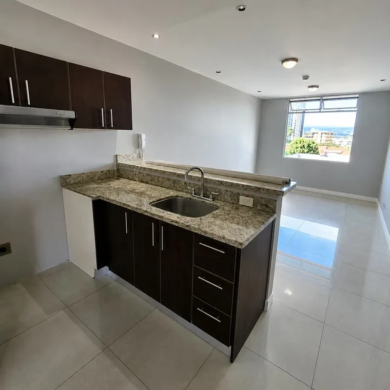 Se alquila cómodo apartamento ubicado en una de las zonas más convenientes y cotizadas de Rohrmoser, a pocos pasos del Parque del Café ...