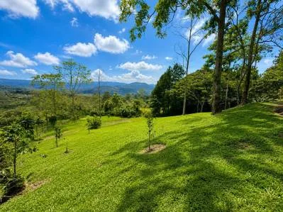 Venta de Terreno con vista a las montañas de Turrialba: 2.200 m² en Jabillos, Turrialba 📲8830 4140