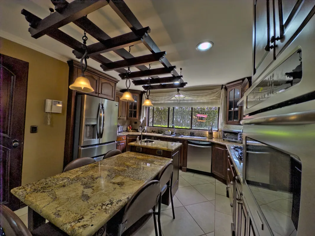 CASA EN VENTA COLINAS DE MONTEALEGRE QUE COMBINA LUJO UBICACIÓN Y DISEÑO, photo 2