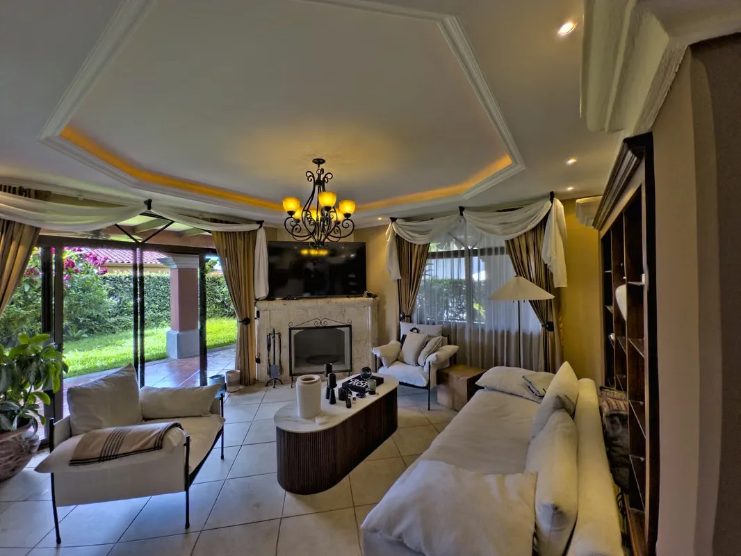 CASA EN VENTA COLINAS DE MONTEALEGRE QUE COMBINA LUJO UBICACIÓN Y DISEÑO, photo 4