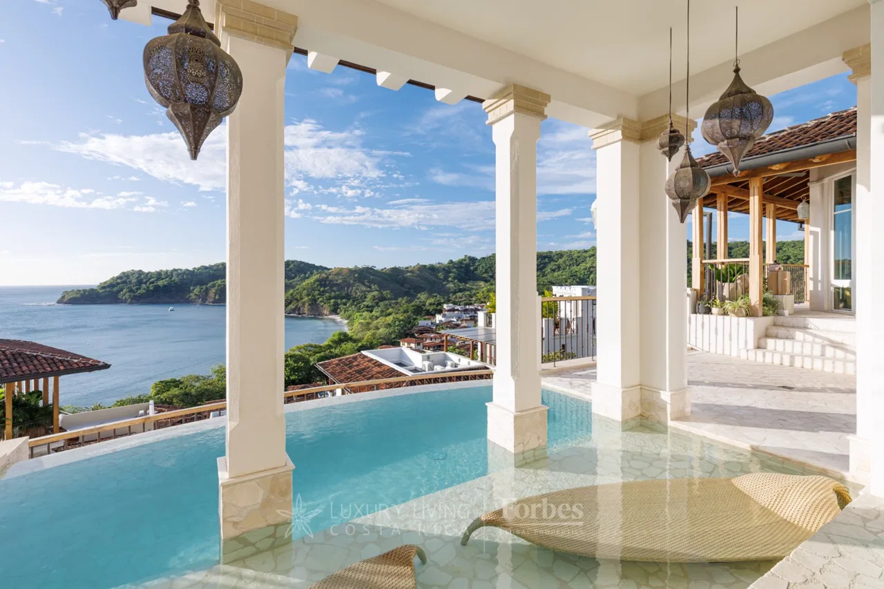 Casa Santorini, Las Catalinas: Residencia Costera de Lujo con Vistas Panorámicas