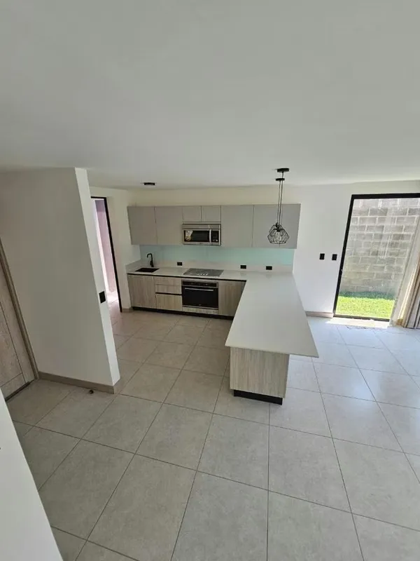 BEAUTIFUL HOUSE IN CONDO IN CONDO THE GROVE WITHOUT FURNITURE