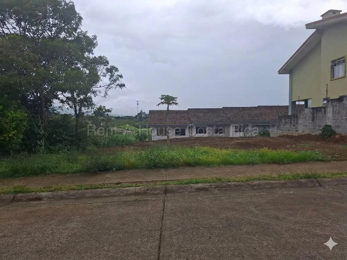 Venta de Lote en Goicoechea con Clima Fresco y Alta Plusvalía #27-117 GS - Venta en Goicoechea