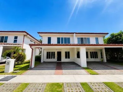 CASA RECIÉN REMODELADA EN ALQUILER O VENTA Ciudad Colón Alquiler: $1.500 Venta: $220.000