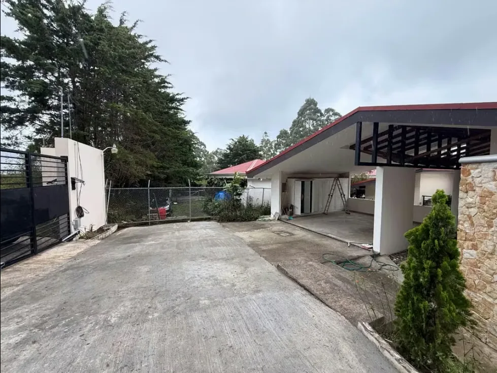 Venta de Hermosa Casa + Apartamento, Concepción de San Isidro de Heredia