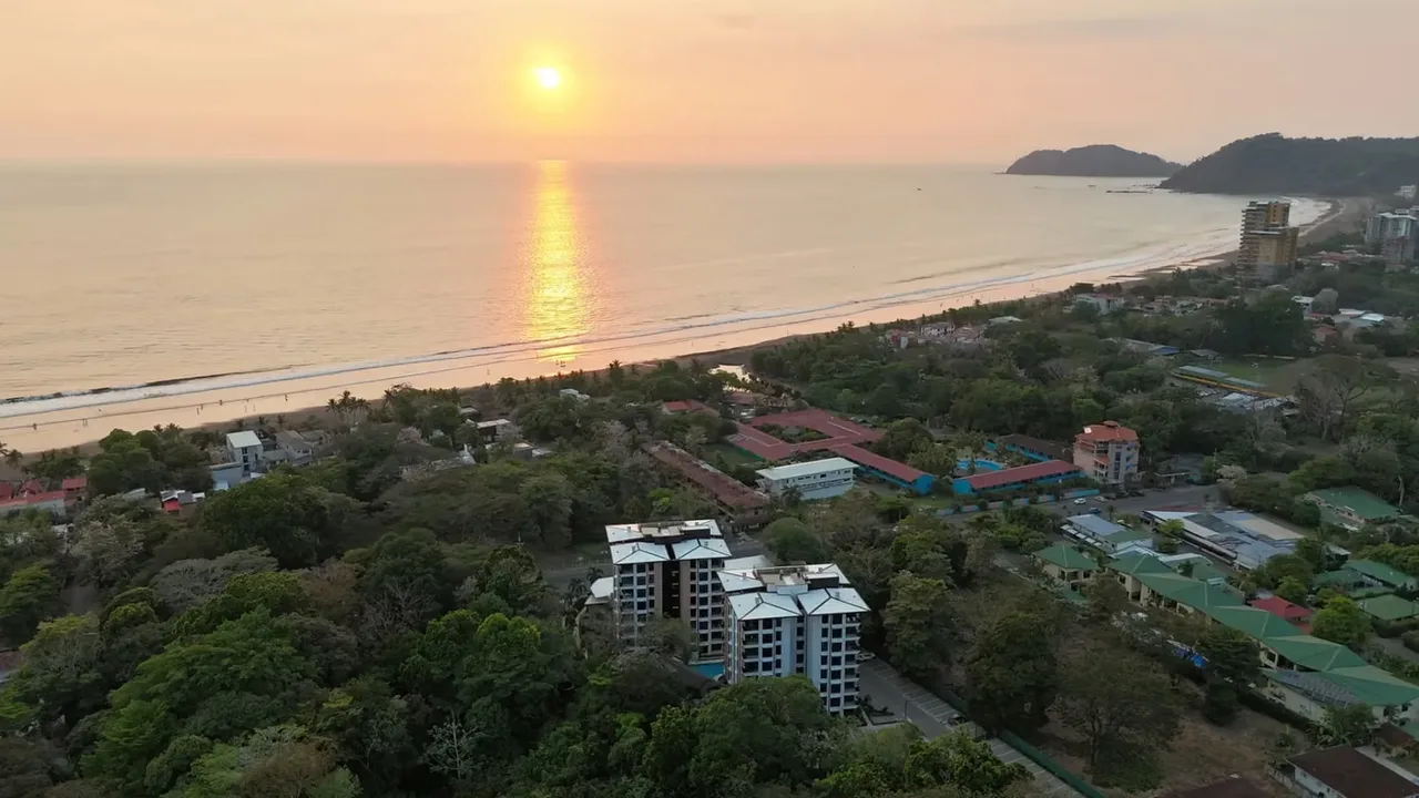 Discover an exclusive lifestyle at Torres del Mar, a stunning residential development located steps from the beach in Jaco ..., photo 4