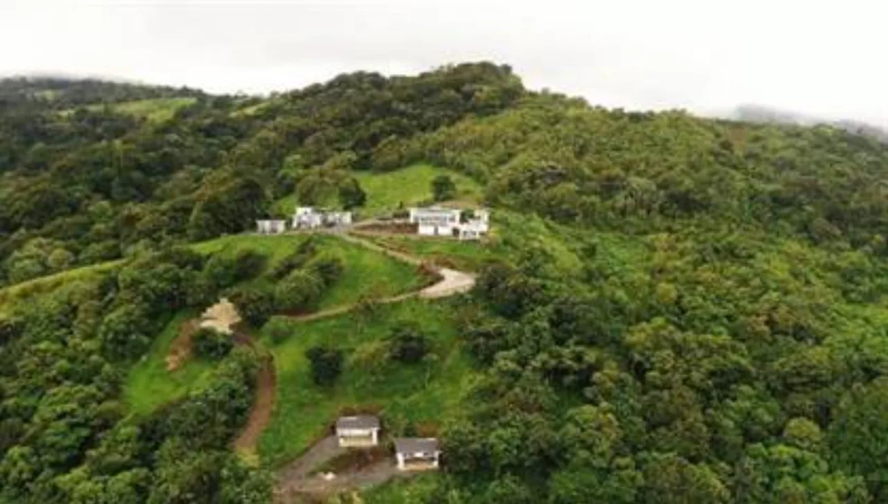 Architectural Mountain Hospitality Estate with Six Private Villas, Indoor Pool &amp; Panoramic Lake Arenal Views, photo 15