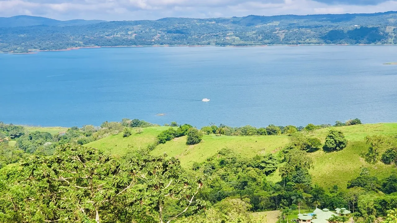Architectural Mountain Hospitality Estate with Six Private Villas, Indoor Pool &amp; Panoramic Lake Arenal Views, photo 6