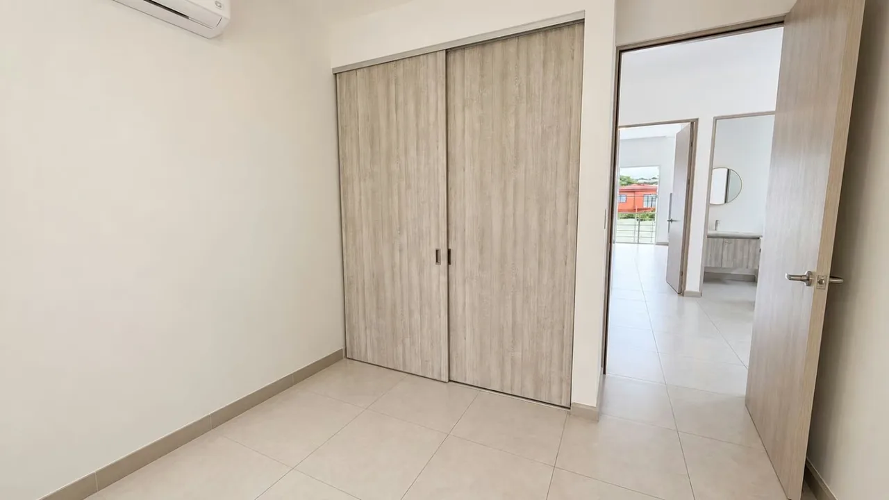Casa en venta en Condominio Nasara, Piedades de Santa Ana | 3 habitaciones, patio y 3 parqueos, photo 4