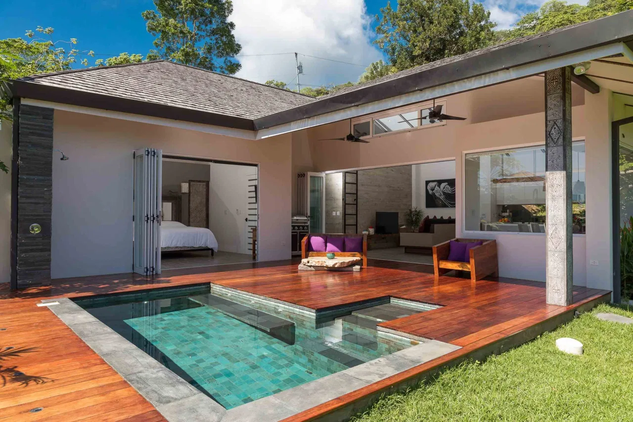 CASA CAPUNG PROPERTY WITH TWO BEDROOM AND MOUNTAIN VIEWS, IN ESCALERAS – 0.28 ACRES