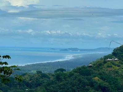 Propiedad con vista al mar en Lagunas, plana, comercial o residencial, ¡lista para construir!