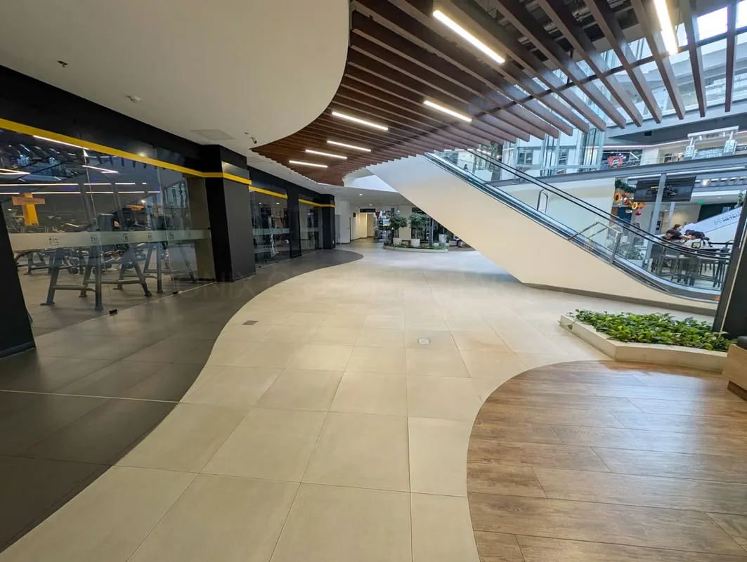 Ubique su negocio en uno de los centros comerciales con mayor movimiento de la zona. Este kiosko, ubicado en la primera planta de Real Cariari, cerca del food court, ofrece una ...