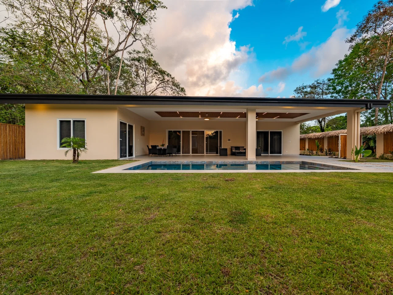 LUXURY PROPERTY WITH THREE BEDROOMS NEAR TO THE TOWN, IN BAHIA BALLENA – 0.15 ACRES, photo 5