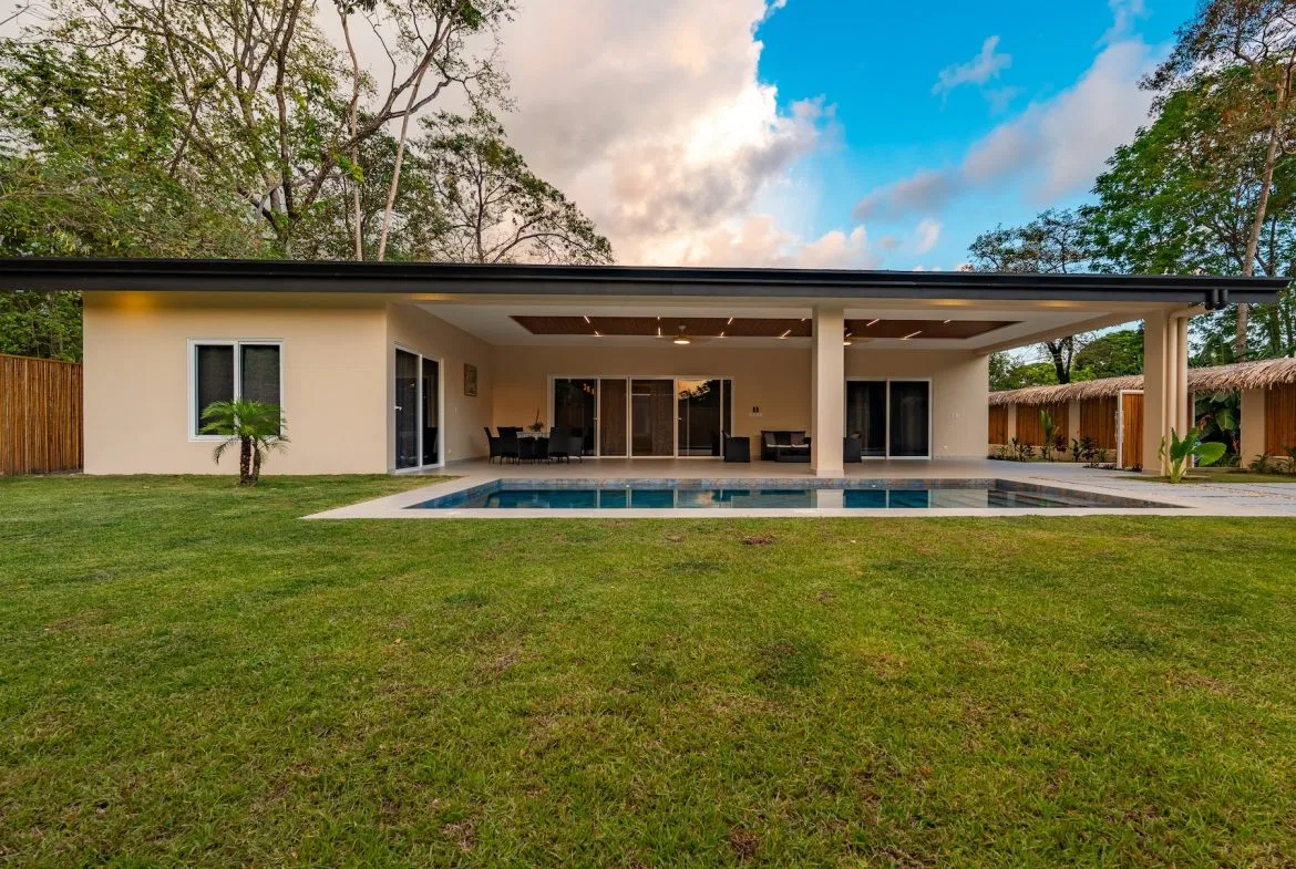 LUXURY PROPERTY WITH THREE BEDROOMS NEAR TO THE TOWN, IN BAHIA BALLENA – 0.15 ACRES, photo 6