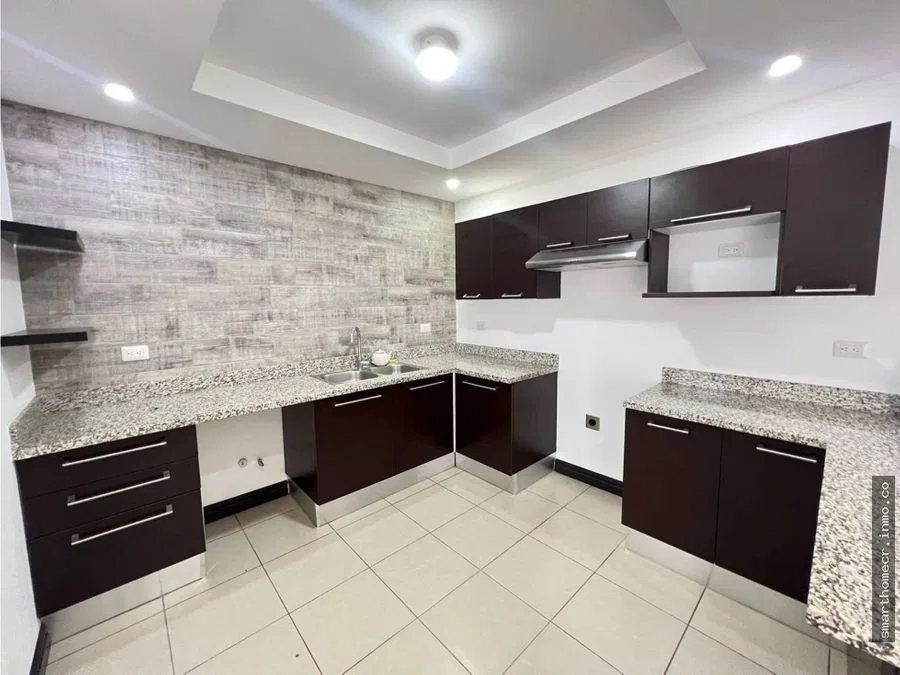 CASA EN CONTEMPORÁNEO CONDOMINIO