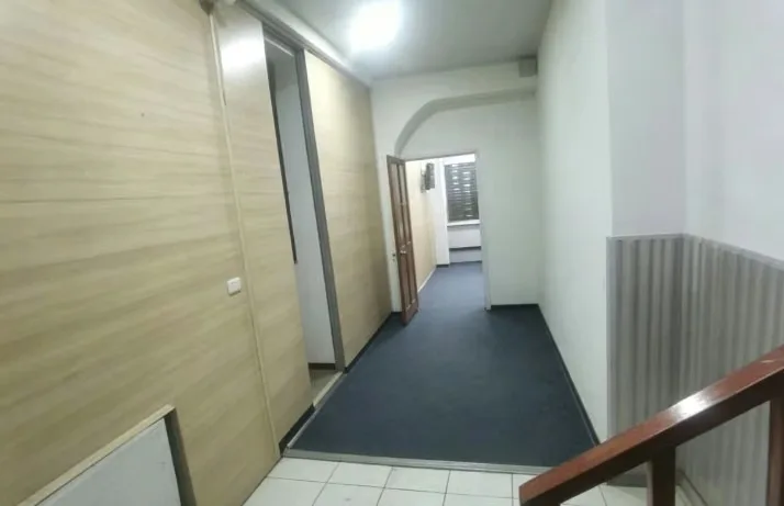 OPORTUNIDAD EN ESQUINA - 150m² EN PUNTO DE ORO!Se alquila amplio local esquinero de 50m² en primera planta + 100m² en segunda planta, para un total de 150m².Ubicado en punto 100% ..., photo 6