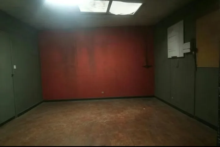 OPORTUNIDAD EN ESQUINA - 150m² EN PUNTO DE ORO!Se alquila amplio local esquinero de 50m² en primera planta + 100m² en segunda planta, para un total de 150m².Ubicado en punto 100% ..., photo 8