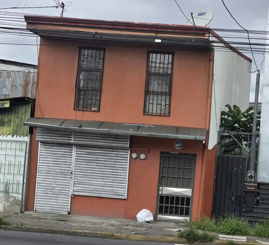 Property Sale Parque de La Paz, main street to Desamparados