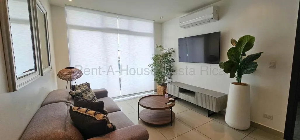Esta opción es ideal para una persona o pareja que busque un espacio tranquilo, remodelado con buen gusto y ubicado ...
