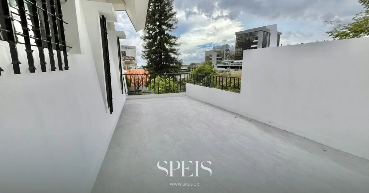 Una amplia propiedad con espacios versátiles y una distribución funcional, ideal para oficina o casa de habitación. Cuenta con amplias áreas sociales, terrazas, jardines y una ..., photo 12