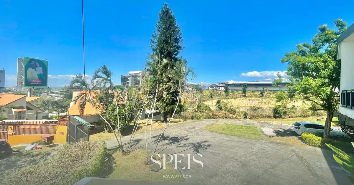 Una amplia propiedad con espacios versátiles y una distribución funcional, ideal para oficina o casa de habitación. Cuenta con amplias áreas sociales, terrazas, jardines y una ..., photo 13