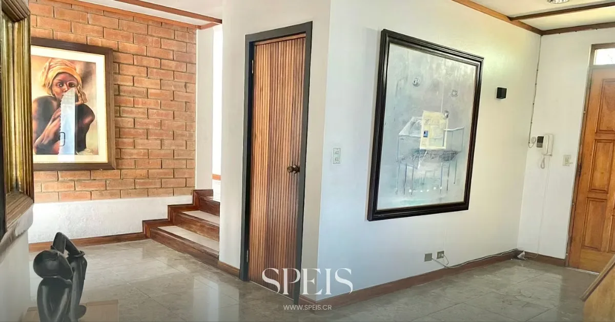 Una amplia propiedad con espacios versátiles y una distribución funcional, ideal para oficina o casa de habitación. Cuenta con amplias áreas sociales, terrazas, jardines y una ..., photo 4