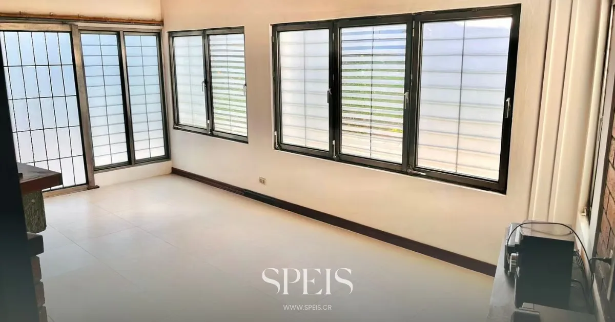 Una amplia propiedad con espacios versátiles y una distribución funcional, ideal para oficina o casa de habitación. Cuenta con amplias áreas sociales, terrazas, jardines y una ..., photo 5