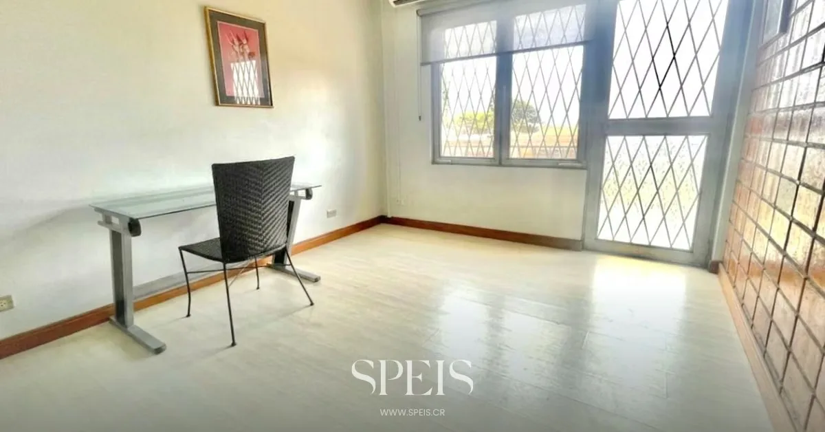 Una amplia propiedad con espacios versátiles y una distribución funcional, ideal para oficina o casa de habitación. Cuenta con amplias áreas sociales, terrazas, jardines y una ..., photo 6