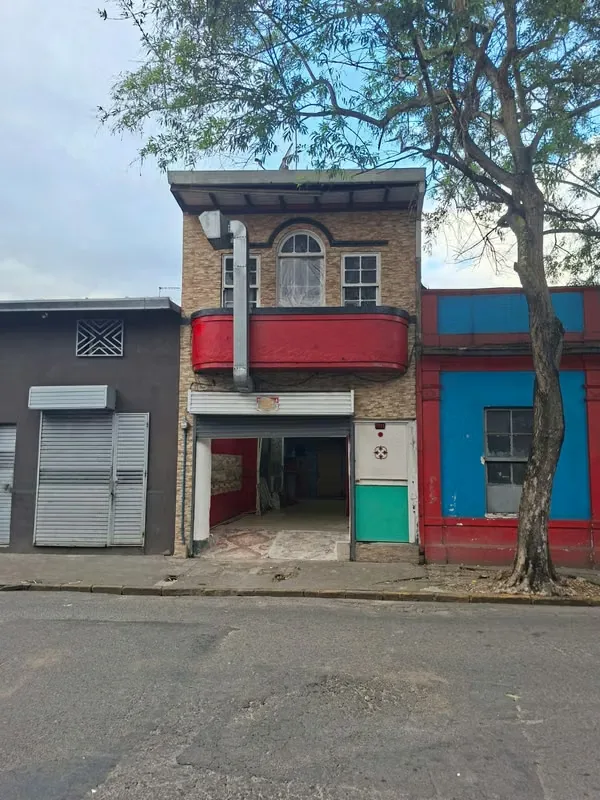 Venta casa. Detras CASTELLANA. Avenida 8.