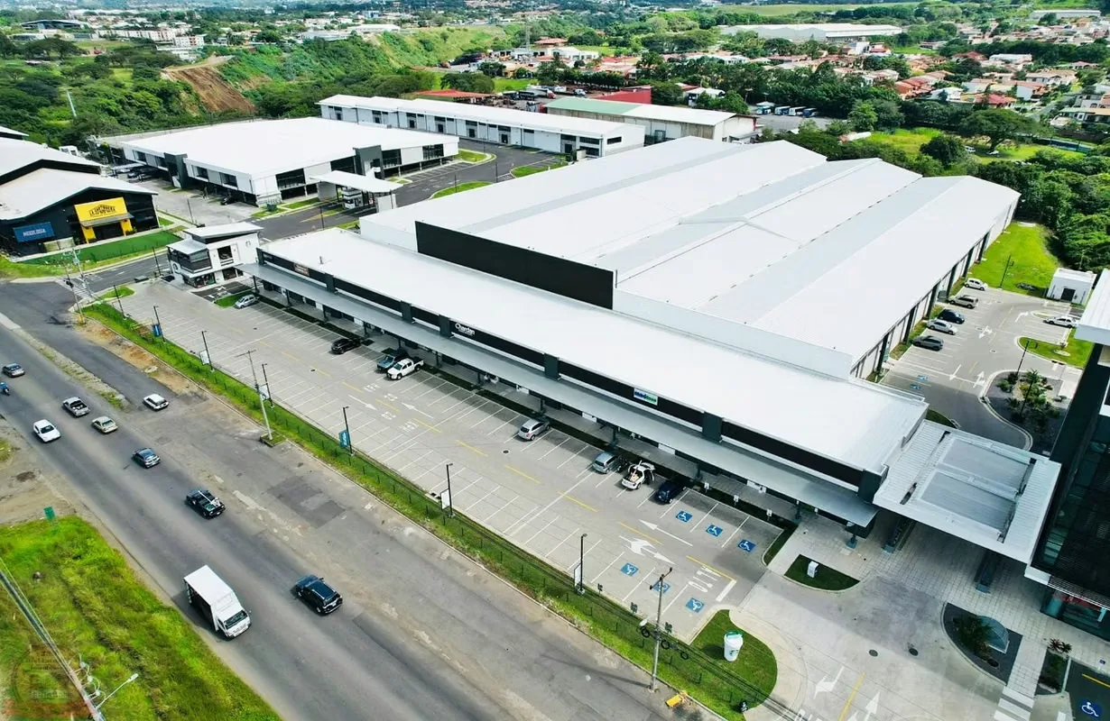 Commercial space 161m² in Lindora | On the Boulevard | For Sale or Rent