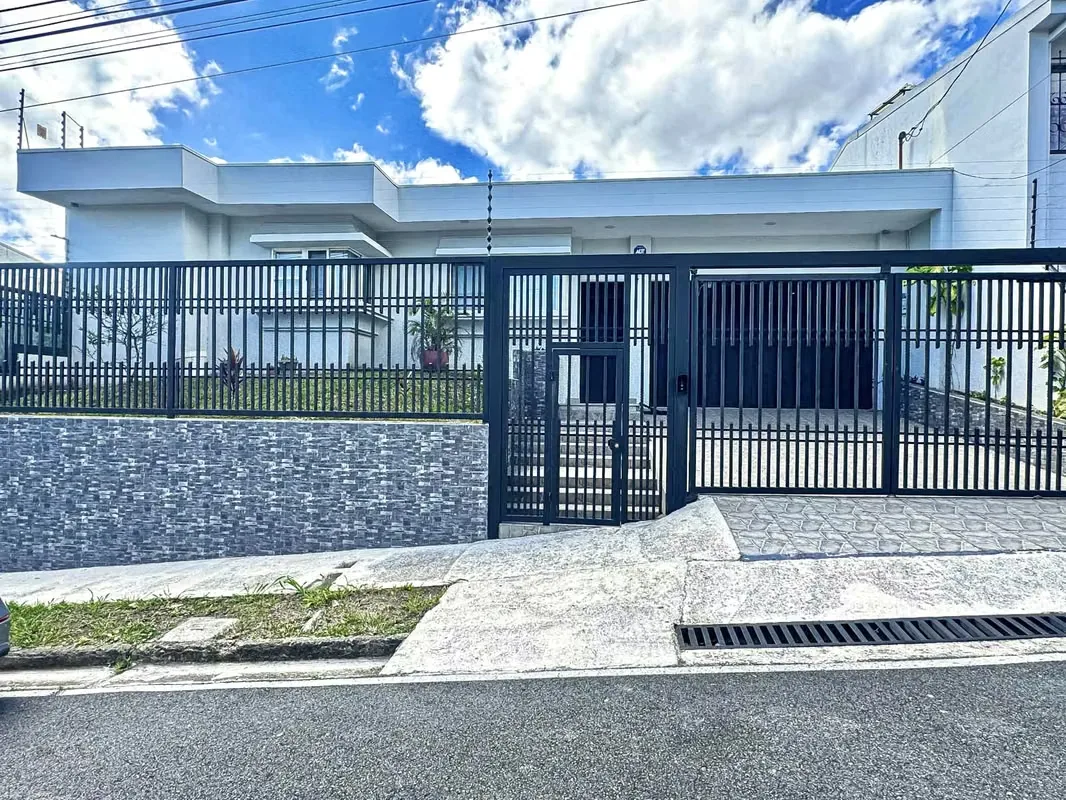 Welcome to Casa Anonos Breezes a one level home with a pool for sale in Escazu, Costa Rica. Casa Anonos Breezes boasts modern décor and a poolside outdoor terrace. Casa Anonos Breezes ..., photo 2