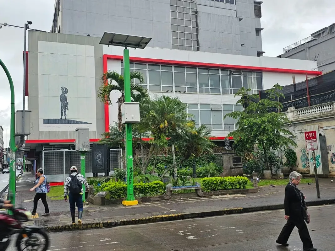 MODERN BUILDING for sale in the DOWNTOWN San José, with 3 stories and almost 18m frontage, on Central St., between 1st and 3rd avenues, in front of the emblematic church Iglesia del ...