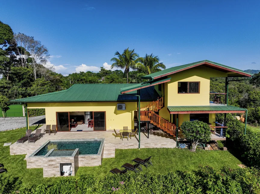 CASA DOS PALMAS PROPERTY WITH FIVE BEDROOMS, IN PLATANILLO – 0.23 ACRES